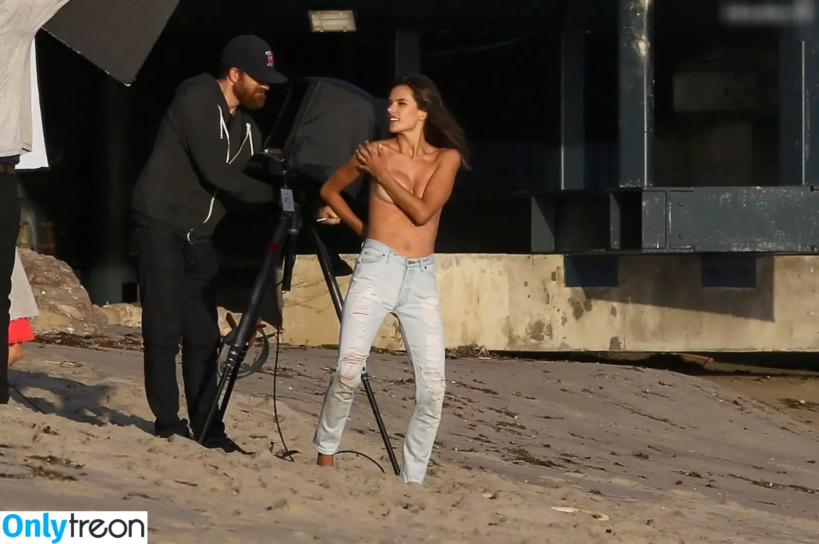 Alessandra Ambrosio nude photo #2992 (alelovesanja / alessandraambrosio)