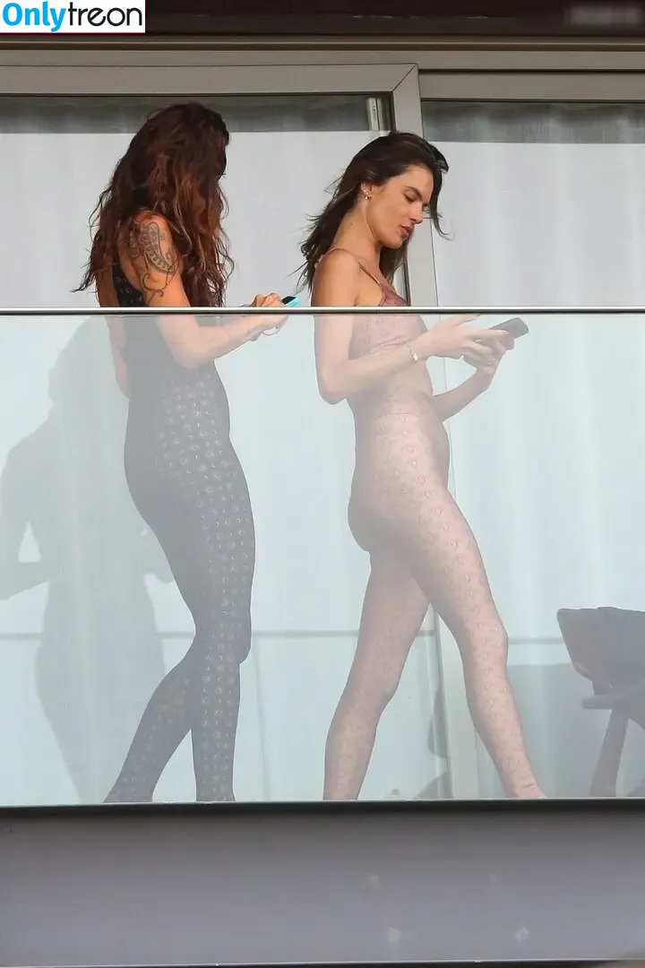 Alessandra Ambrosio nude photo #3333 (alelovesanja / alessandraambrosio)