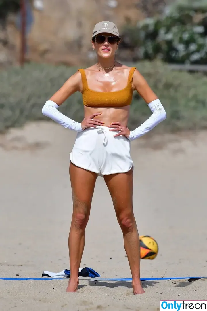 Alessandra Ambrosio nude photo #3426 (alelovesanja / alessandraambrosio)