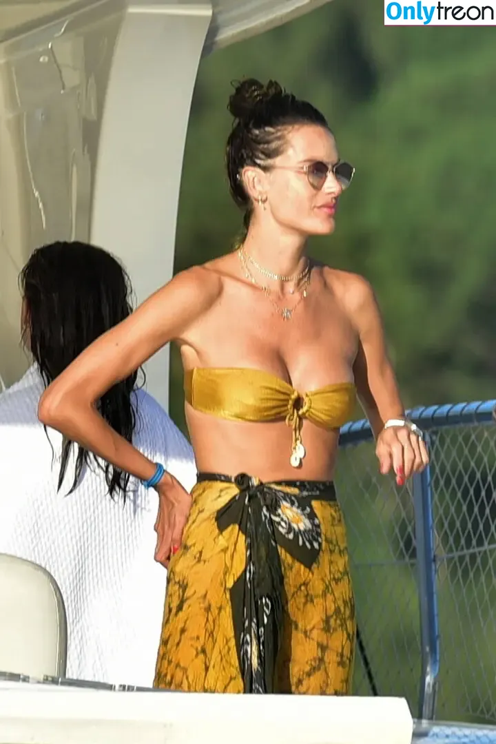 Alessandra Ambrosio nude photo #3483 (alelovesanja / alessandraambrosio)