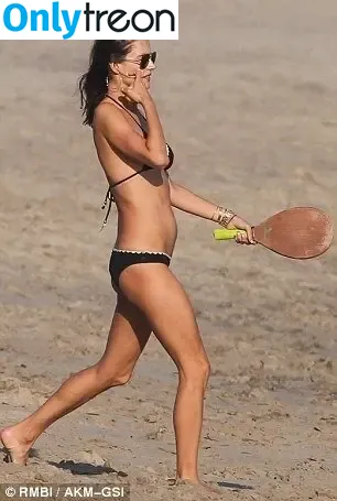Alessandra Ambrosio голая photo #3592 (alelovesanja / alessandraambrosio)