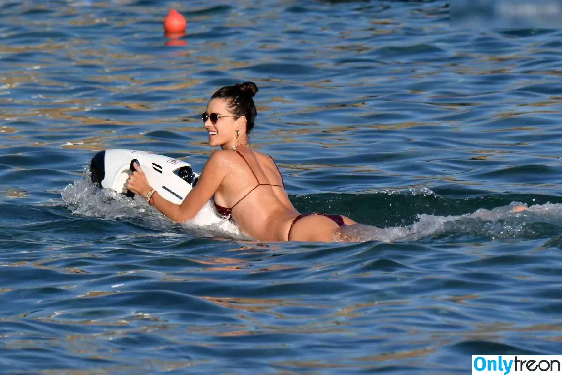 Alessandra Ambrosio nude photo #3662 (alelovesanja / alessandraambrosio)