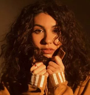 Alessia Cara / 697145310 / alessiacara / alessiasmusic фото голая #0001