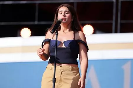 Alessia Cara / 697145310 / alessiacara / alessiasmusic фото голая #0125