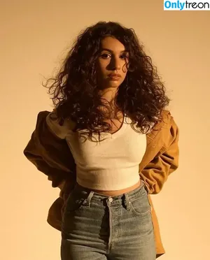 Alessia Cara / 697145310 / alessiacara / alessiasmusic nude photo #0231
