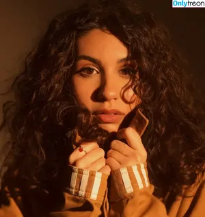 Alessia Cara / 697145310 / alessiacara / alessiasmusic nude photo #0237