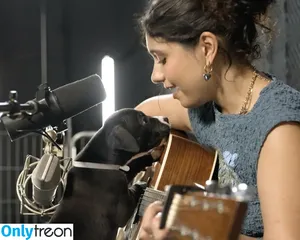 Alessia Cara / 697145310 / alessiacara / alessiasmusic nude photo #0250