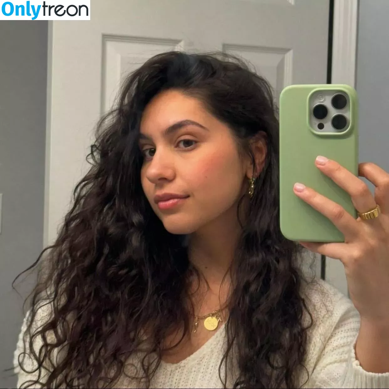 Alessia Cara nude photo #0211 (697145310 / alessiacara / alessiasmusic)