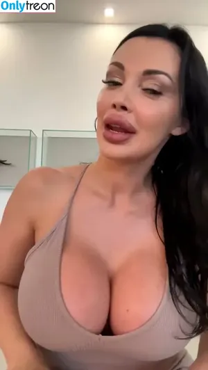 Aletta Ocean / ALETTAOCEANXXXX / alettaoceanofficial1 nude photo #1703