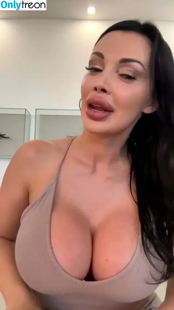 Aletta Ocean nude photo #1703 (ALETTAOCEANXXXX / alettaoceanofficial1)
