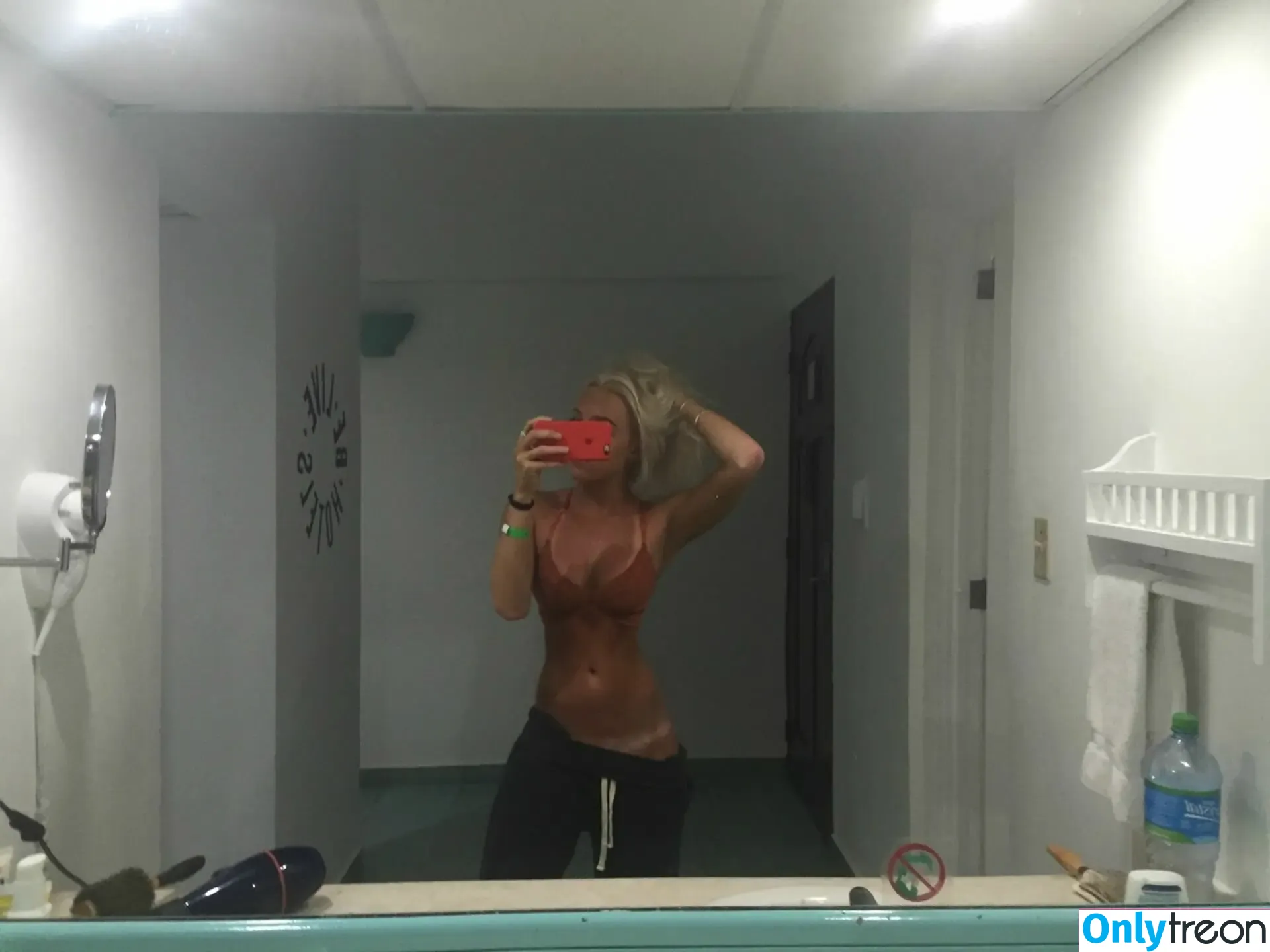 Alex Cooper nude photo #0097 (alexandracooper)