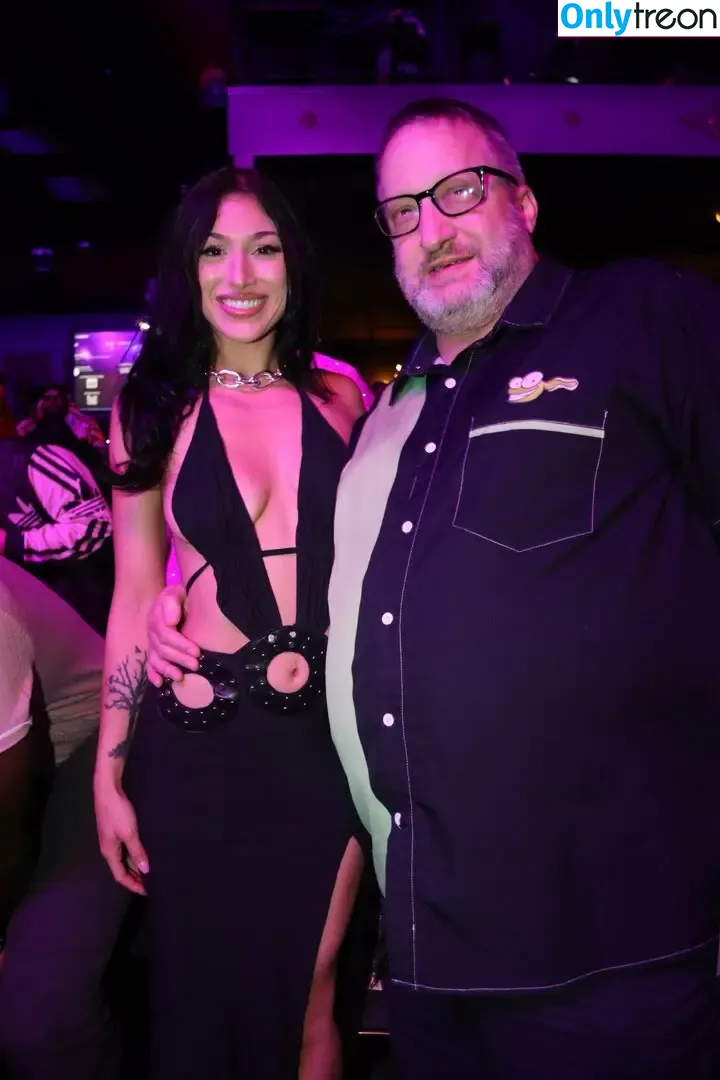 Alexa Chains голая photo #0243 (alexinchainsss / chainsalexa)
