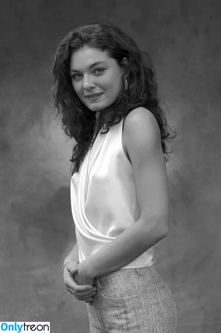 Alexa Davalos голая photo #0006 (alexakdavalos)