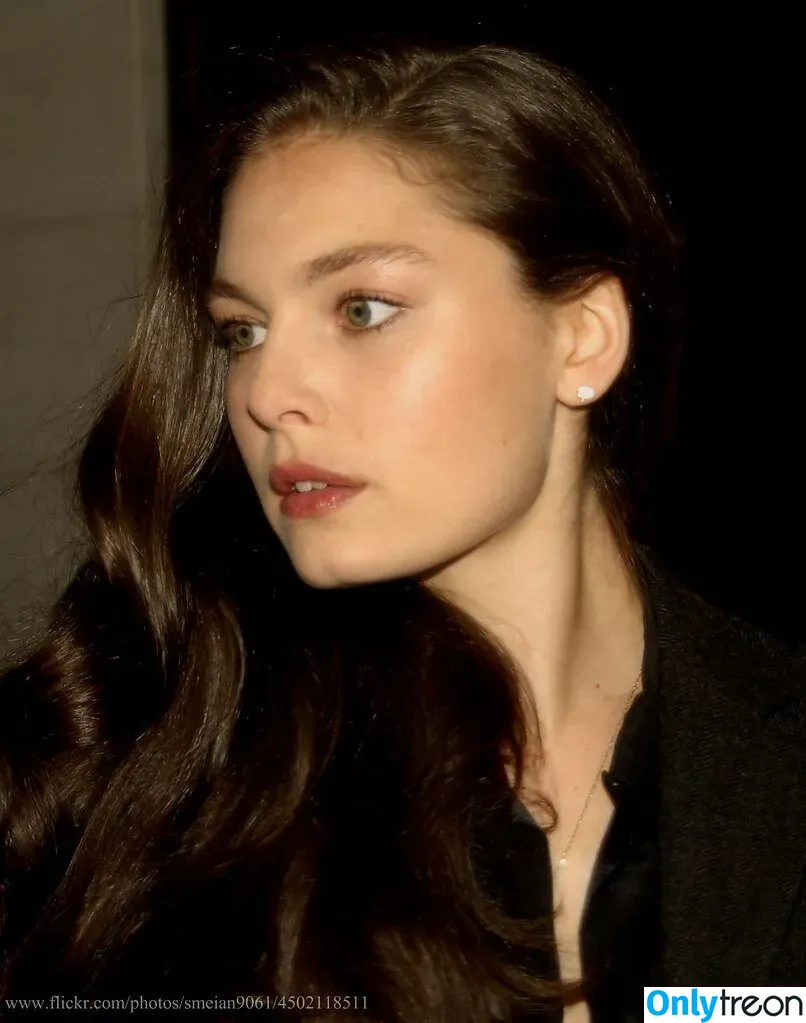 Alexa Davalos голая photo #0015 (alexakdavalos)