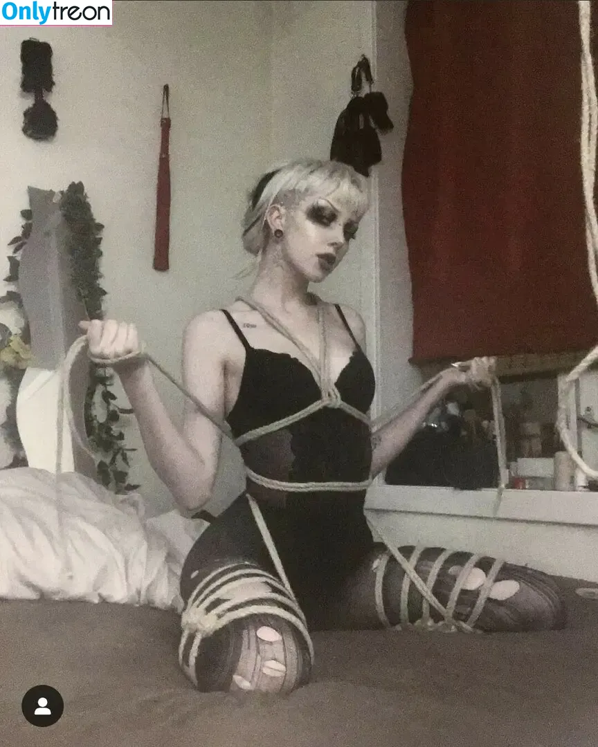 Alexa Plays голая photo #0002 (alexapariss / alexaplays_official)