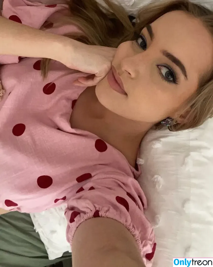 Alexandra Croft голая photo #0037 (alexandraacroft / u140334959)