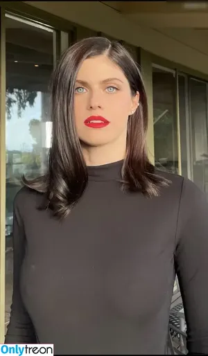 Alexandra Daddario / alexandradaddario фото голая #3336