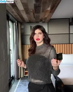 Alexandra Daddario / alexandradaddario фото голая #3376