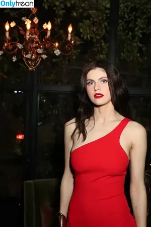 Alexandra Daddario / alexandradaddario фото голая #3405