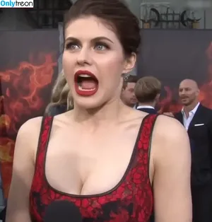 Alexandra Daddario / alexandradaddario фото голая #3532