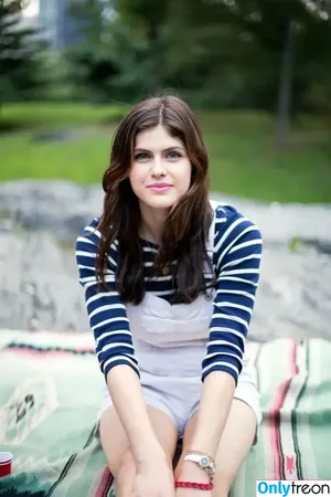 Alexandra Daddario / alexandradaddario nude photo #3878