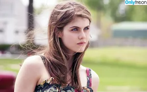 Alexandra Daddario / alexandradaddario nude photo #3884