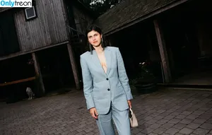 Alexandra Daddario / alexandradaddario nude photo #3896