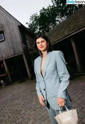 Alexandra Daddario / alexandradaddario nude photo #3898