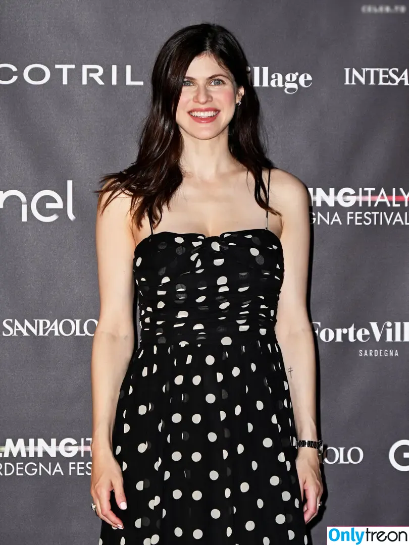Alexandra Daddario nude photo #3160 (alexandradaddario)