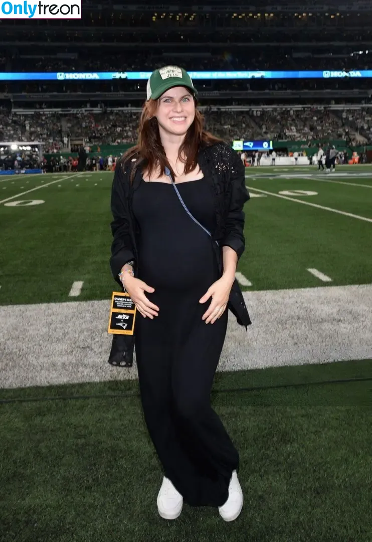Alexandra Daddario голая photo #3307 (alexandradaddario)