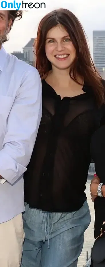 Alexandra Daddario голая photo #3320 (alexandradaddario)