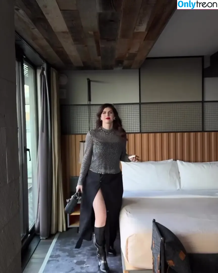 Alexandra Daddario nude photo #3378 (alexandradaddario)