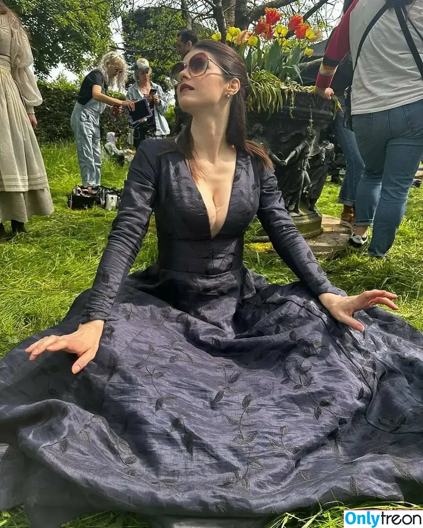 Alexandra Daddario nude photo #3414 (alexandradaddario)