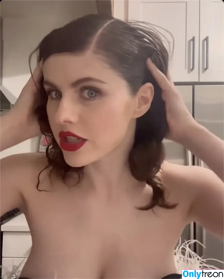Alexandra Daddario nude photo #3428 (alexandradaddario)