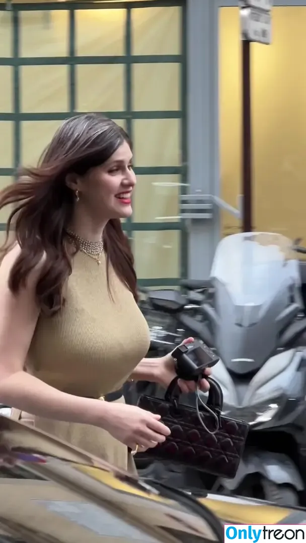 Alexandra Daddario голая photo #3474 (alexandradaddario)