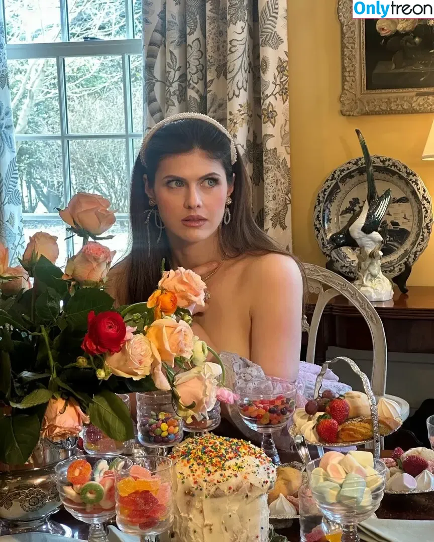 Alexandra Daddario nude photo #3740 (alexandradaddario)