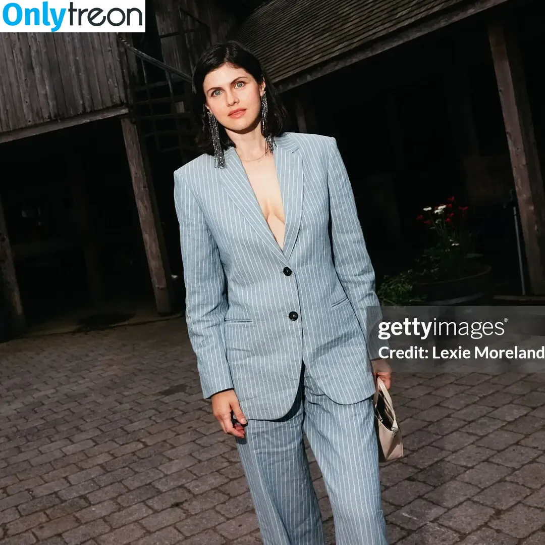Alexandra Daddario nude photo #3859 (alexandradaddario)