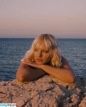 Alexandra Stan / alexandrastan nude photo #1592
