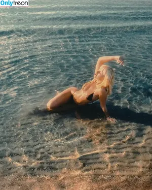 Alexandra Stan / alexandrastan nude photo #1594
