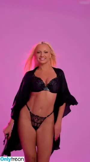 Alexandra Stan / alexandrastan nude photo #1631