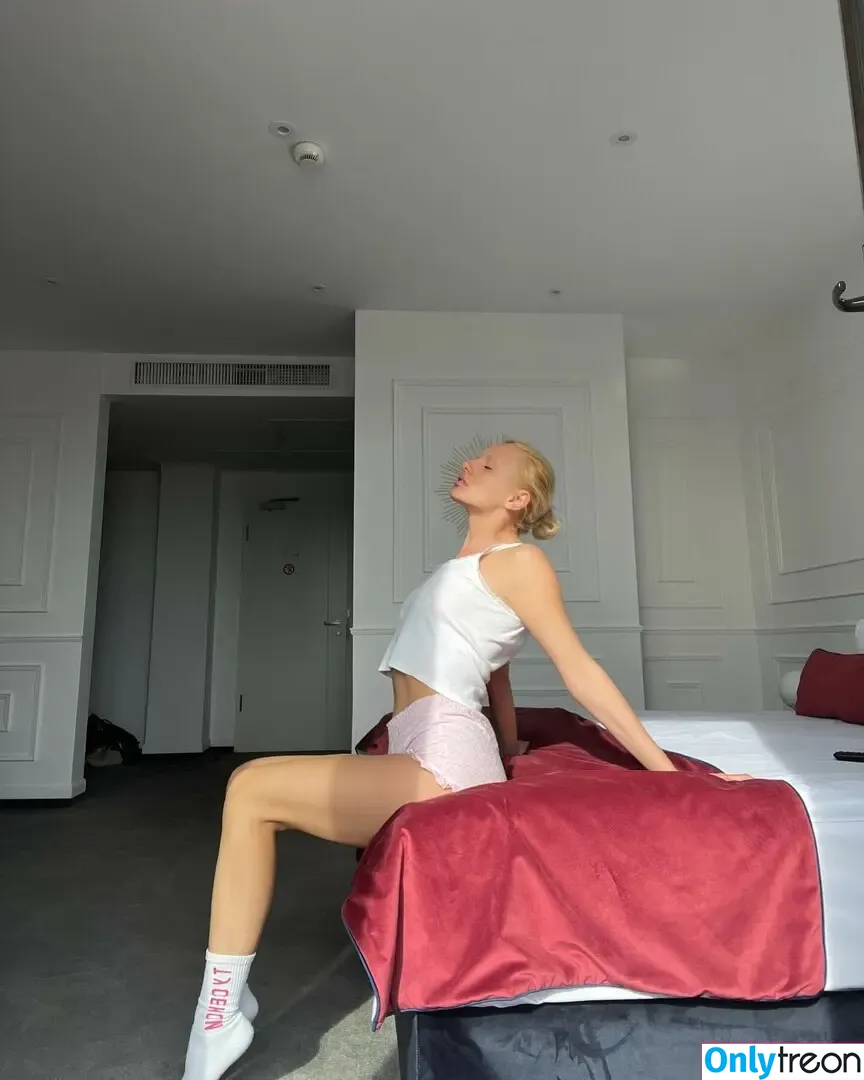 Alexandra Stan nude photo #1262 (alexandrastan)