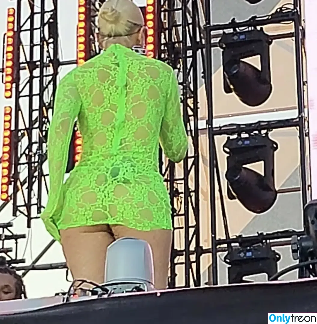 Alexandra Stan голая photo #1348 (alexandrastan)