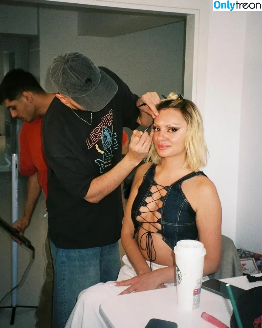 Alexandra Stan nude photo #1375 (alexandrastan)