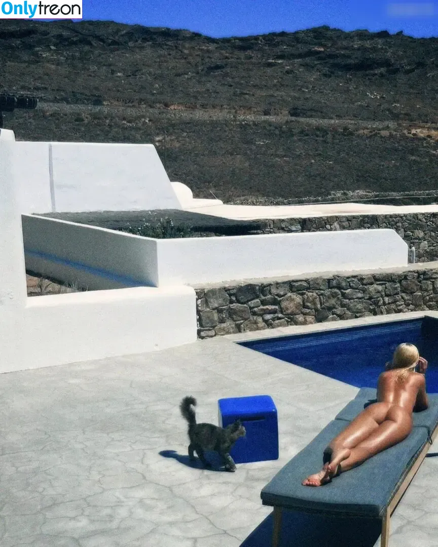 Alexandra Stan nude photo #1400 (alexandrastan)