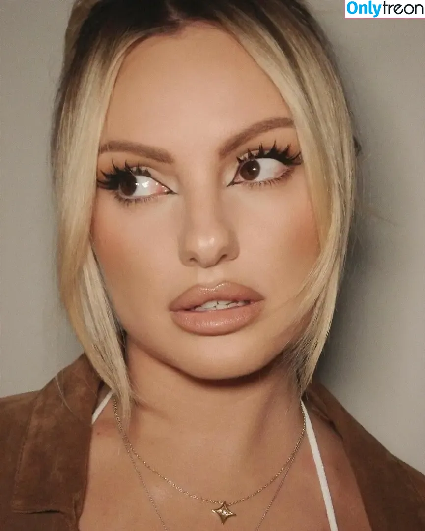 Alexandra Stan nude photo #1407 (alexandrastan)