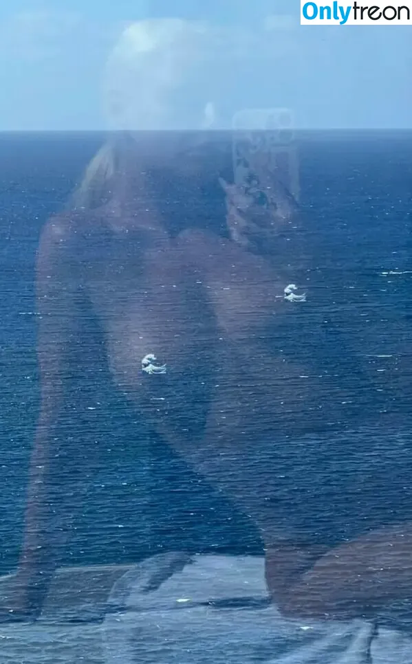 Alexandra Stan nude photo #1440 (alexandrastan)