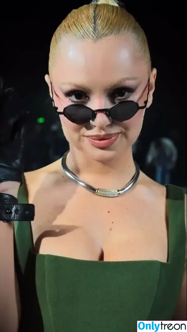 Alexandra Stan голая photo #1912 (alexandrastan)