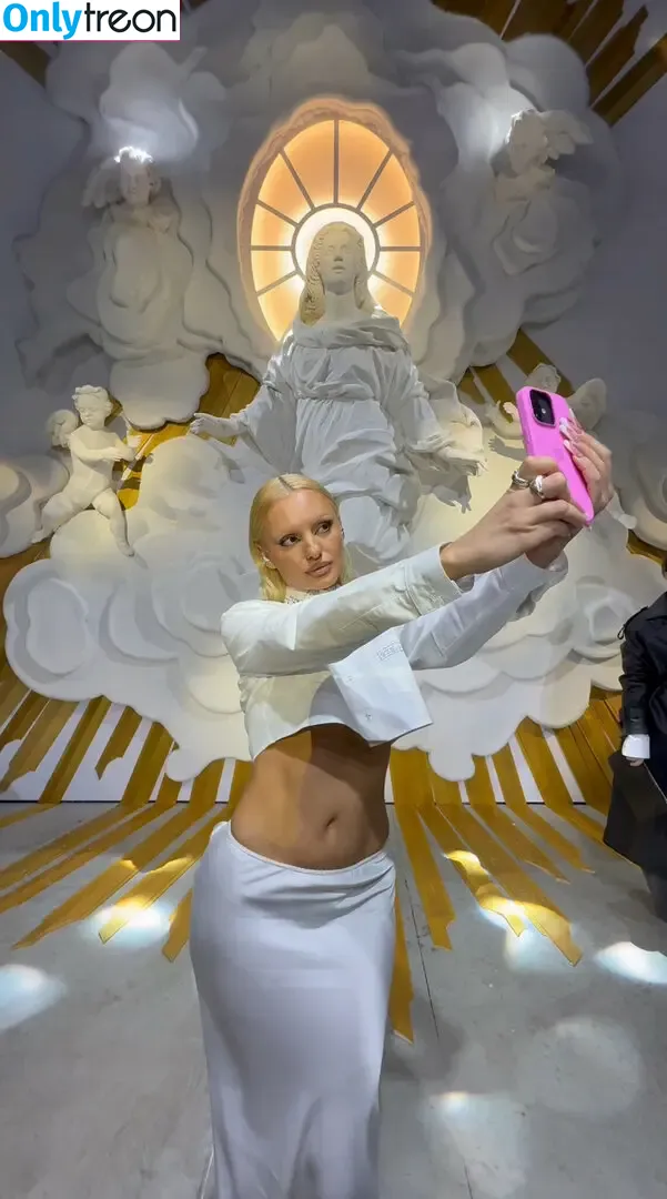 Alexandra Stan голая photo #1913 (alexandrastan)