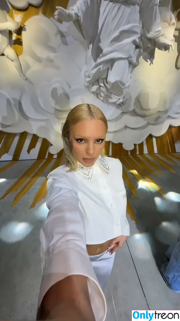 Alexandra Stan nude photo #1918 (alexandrastan)