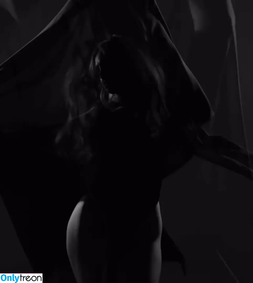 Alexandra Stan nude photo #1920 (alexandrastan)